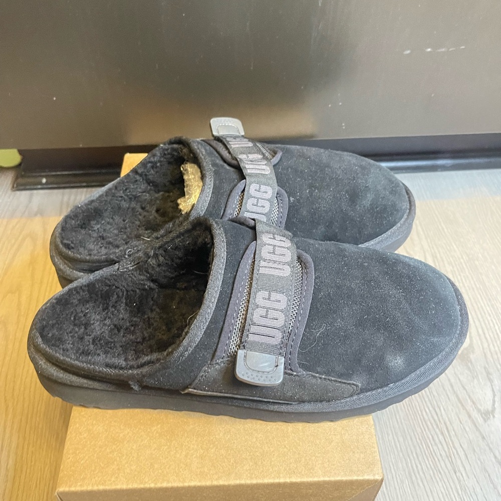 Uggs slides used size 9.5 men’s